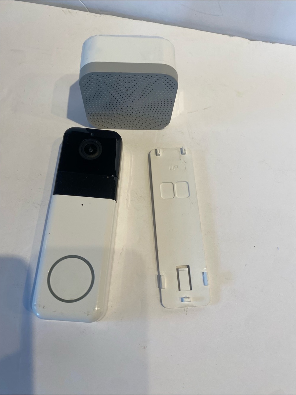 Wyze White and Black Video Doorbell with White Chime Kit